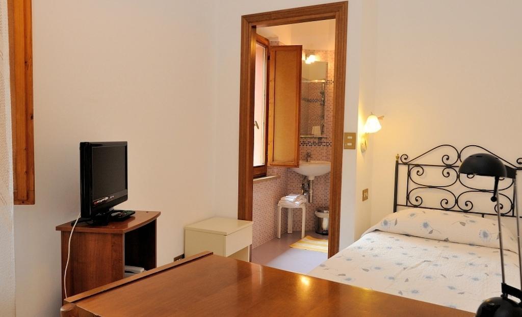 פרוג'ה Hotel San Sebastiano חדר תמונה