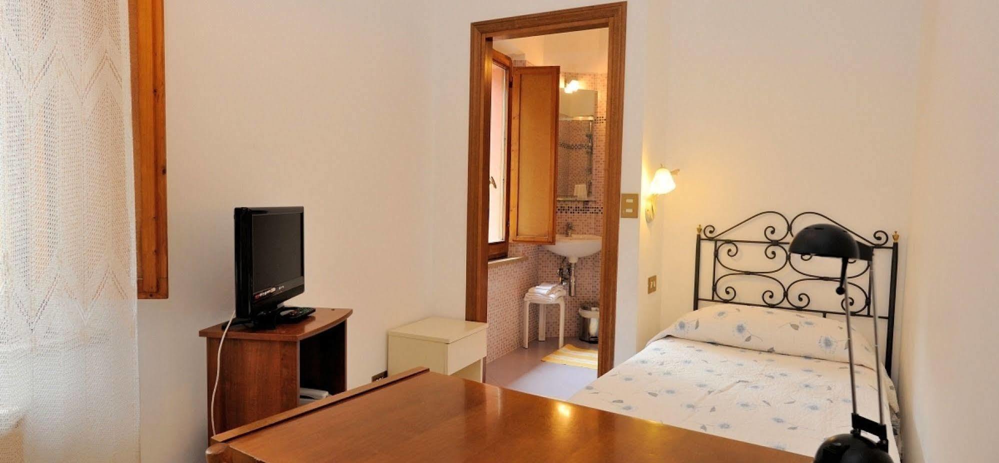 פרוג'ה Hotel San Sebastiano מראה חיצוני תמונה